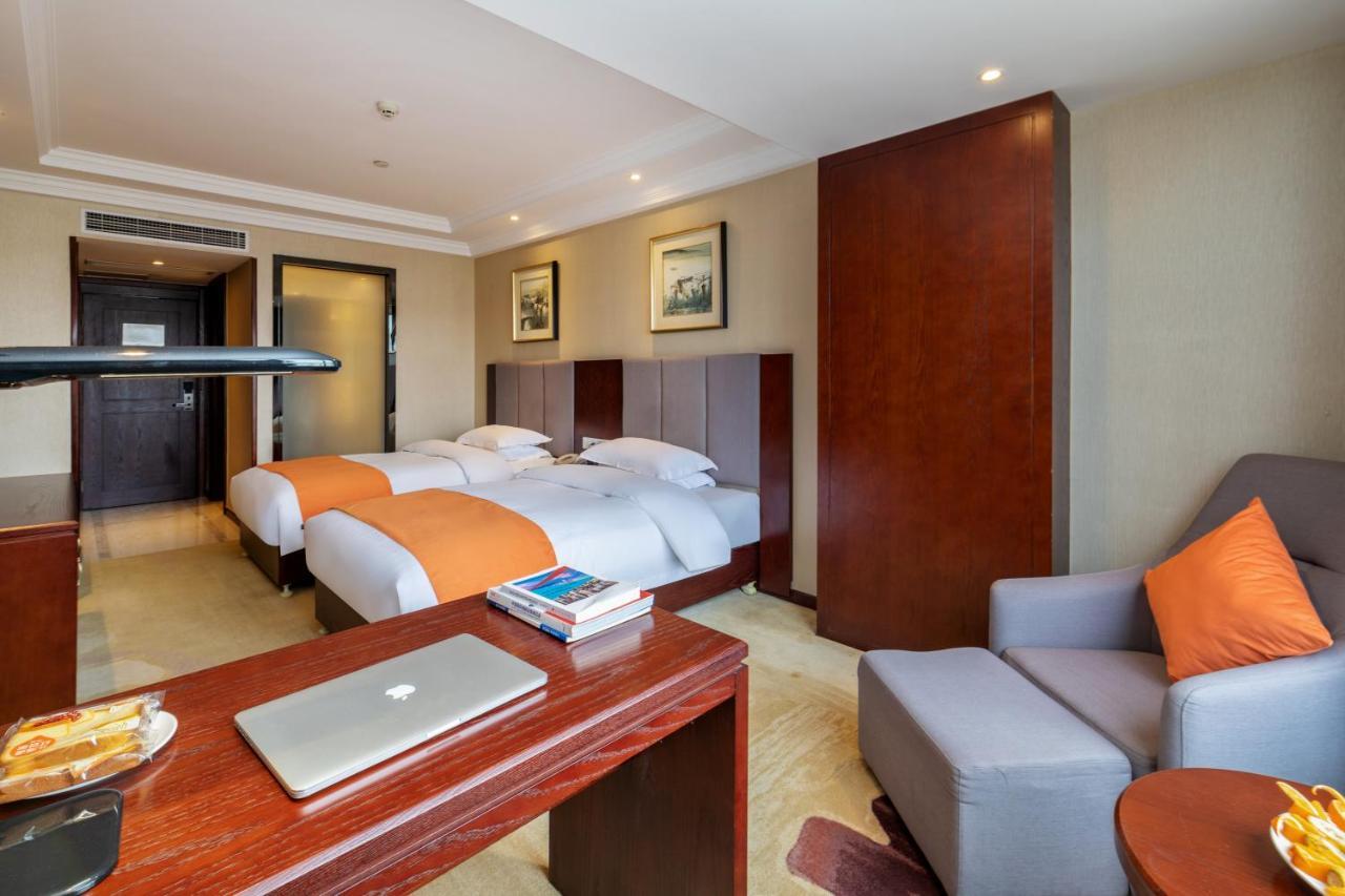 Huzhou Wealth Hotel Exteriér fotografie