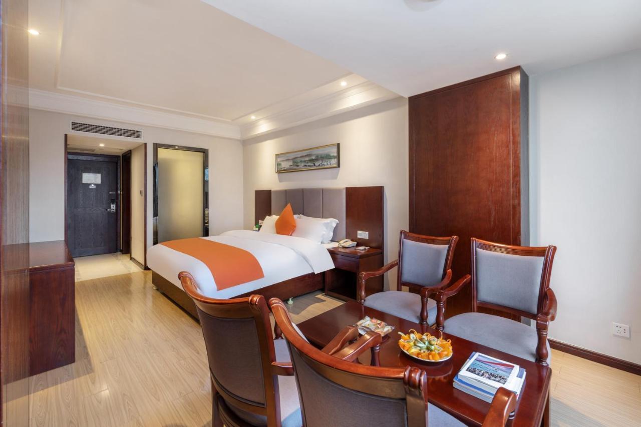 Huzhou Wealth Hotel Exteriér fotografie