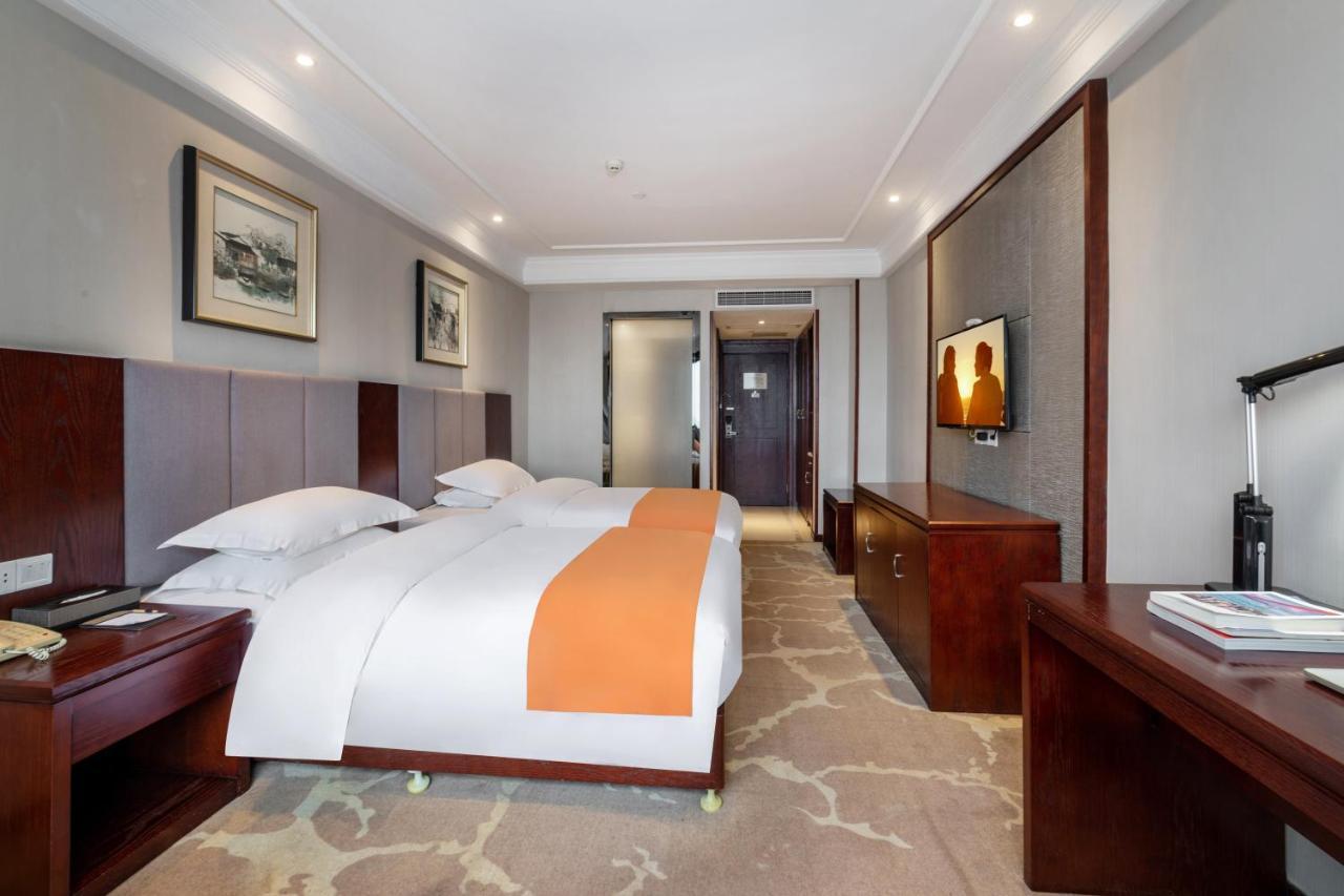 Huzhou Wealth Hotel Exteriér fotografie