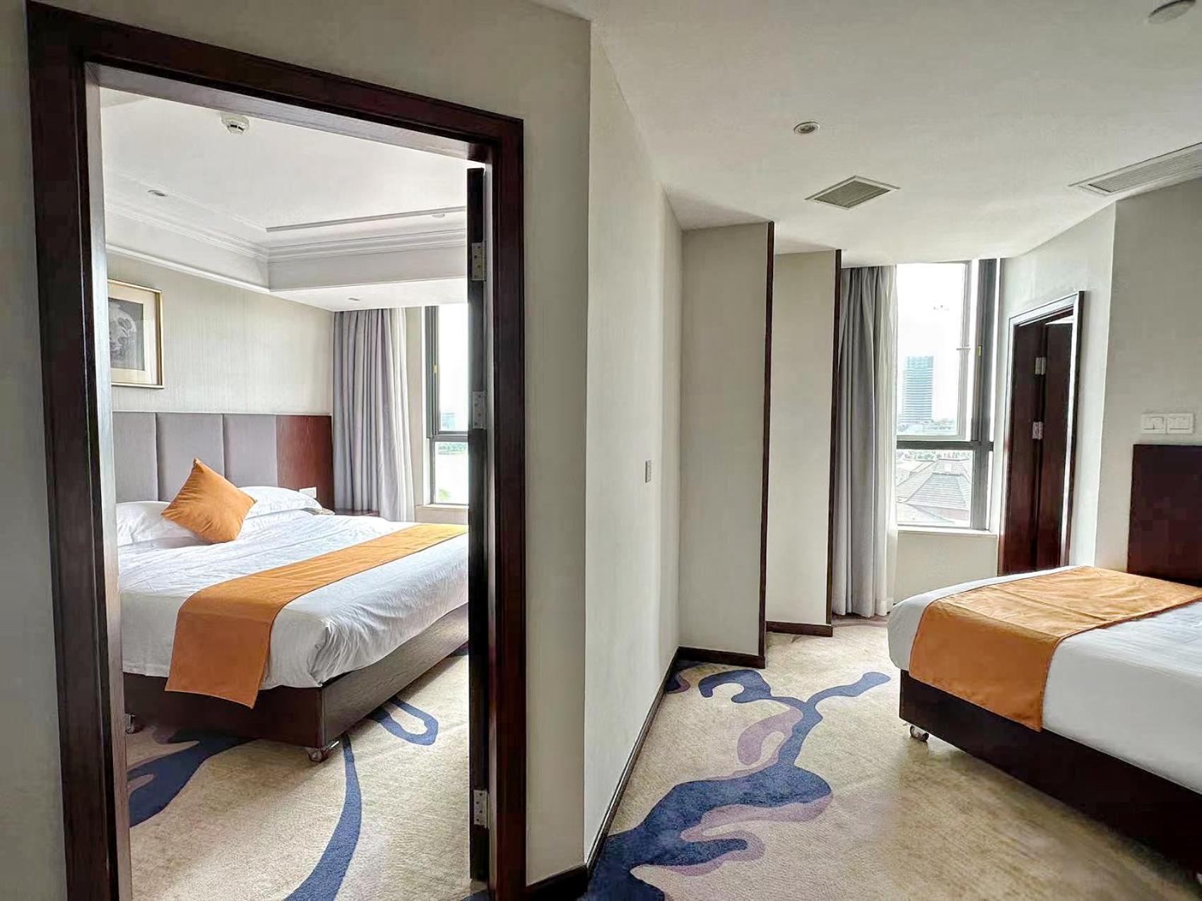 Huzhou Wealth Hotel Exteriér fotografie